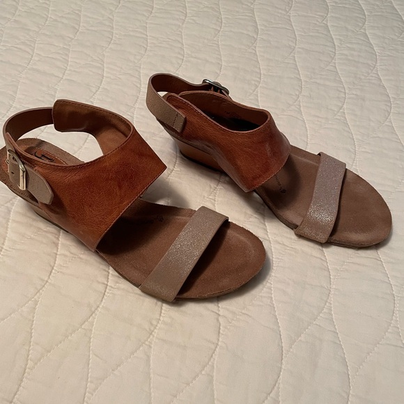 Women’s Wedge Sandals Size 7M - Picture 2 of 3